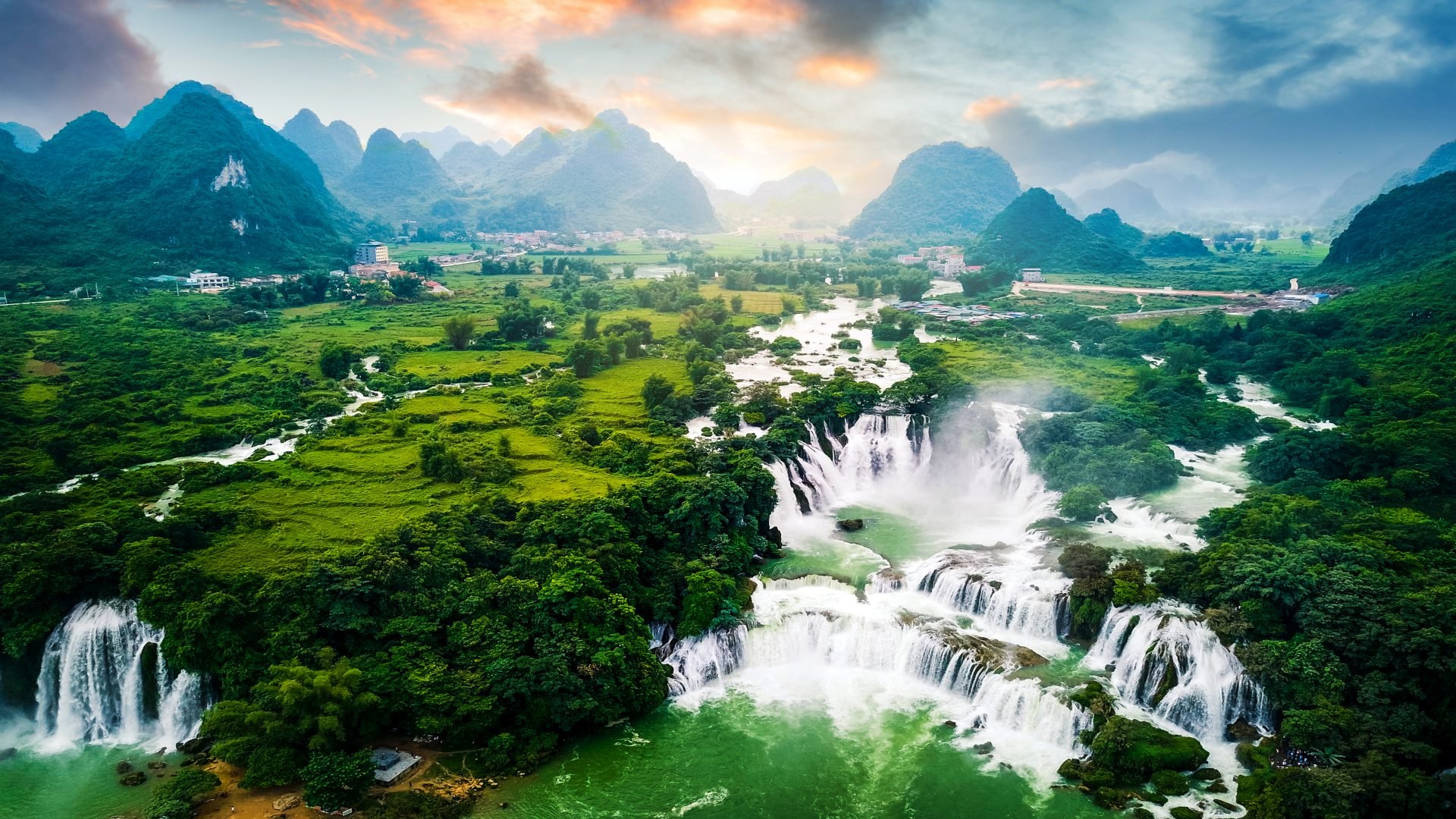 vietnam_poster_istock_5